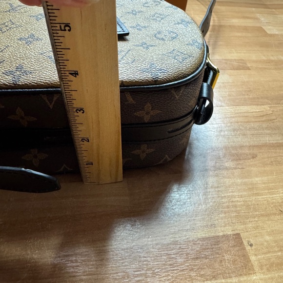 Tan/brown purse with box - Picture 7 of 15